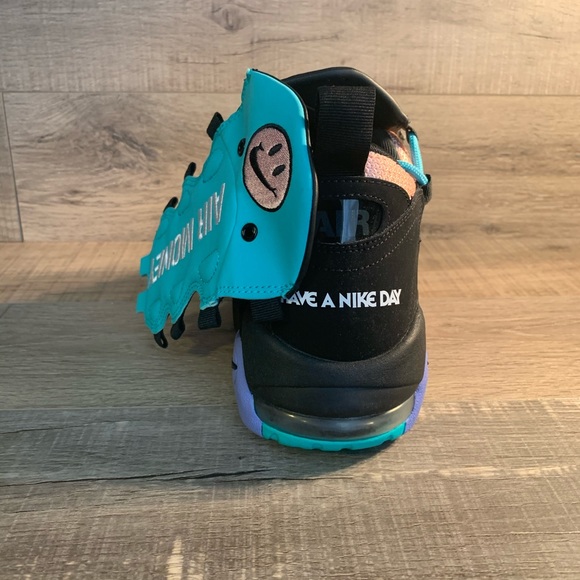Air More Money ‘Have a Nike Day’ - Picture 3 of 7